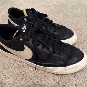 Nike Blazer low Black and Tan Sneakers size medium 10.5 M